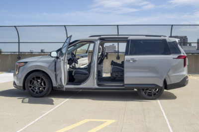 2025 Kia Carnival HEV SX Prestige: Efficient but Underbaked