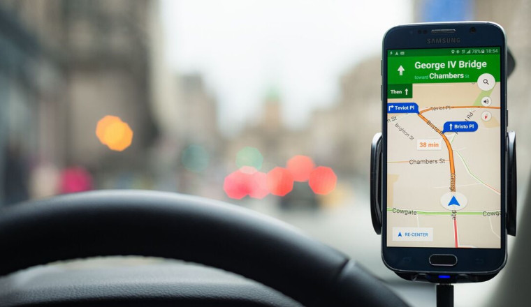 Drivers warned of £100 fines when using these popular apps while driving