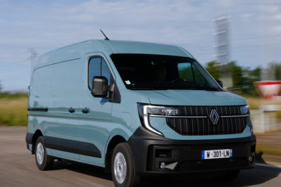 Renault sees cars sales boom in Europe, but van collapse stagnates growth