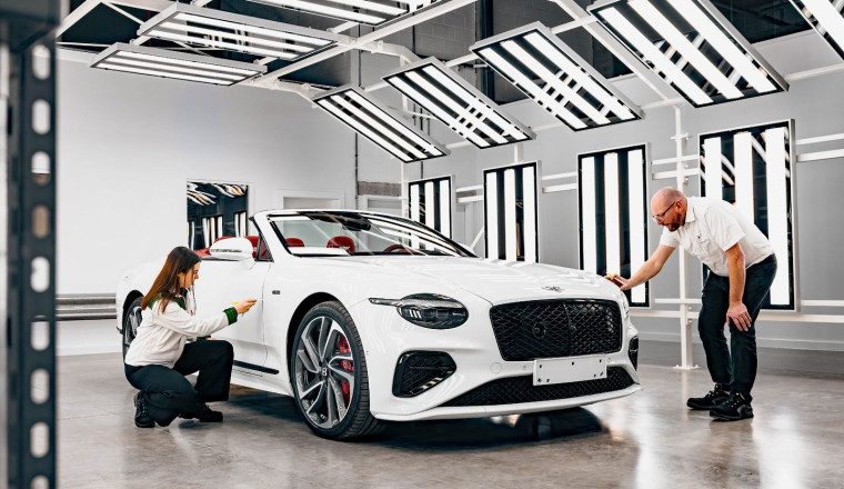 UK car production plunges amid wider uncertainty