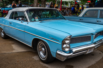 Why Some Classic Pontiacs Came With Rare 8-Lug Wheels