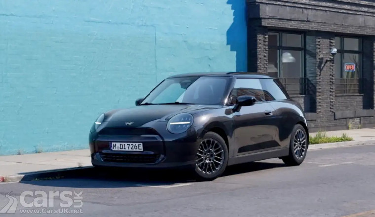 Electric MINI Cooper and MINI Aceman get the Monochrome treatment