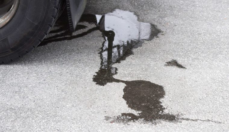 Here Are Some Unexpected DIY Ways To Get Oil Stains Out Of Your Driveway