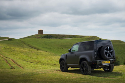 Land Rover Defender V8 | Cars to be thankful for