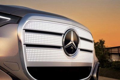 Mercedes Hopes Its EVs Stand Out With a New 'Pixelated' Grille