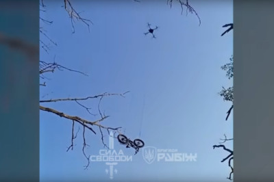 Ukrainian Drone Delivers Emergency E-Bike To Surrounded Soldier