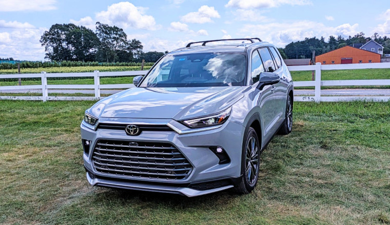 3 reasons the Toyota Grand Highlander Hybrid is in a lane of its own