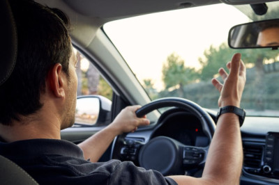 Driving expert's clever trick to stop tailgaters without having to brake