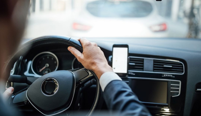 What to do when being tailgated - driving instructor shares how to prevent smash