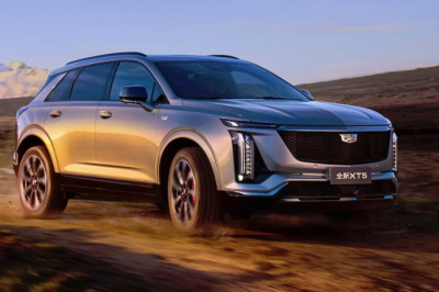 Cadillac Abandons All-EV Plan, Will Refresh XT5 Crossover