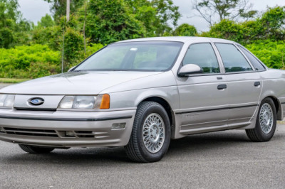 E30 BMW 325i Once Lost A Sports Sedan Comparison Test To The Ford Taurus SHO