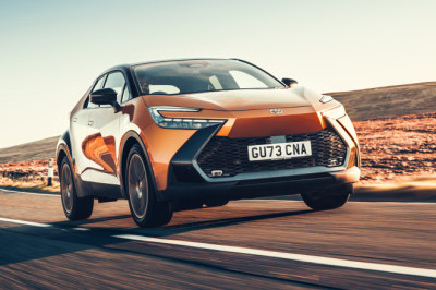 2025 Toyota C-HR Review: Stylish and Efficient Hybrid SUV for Urban Lifestyles