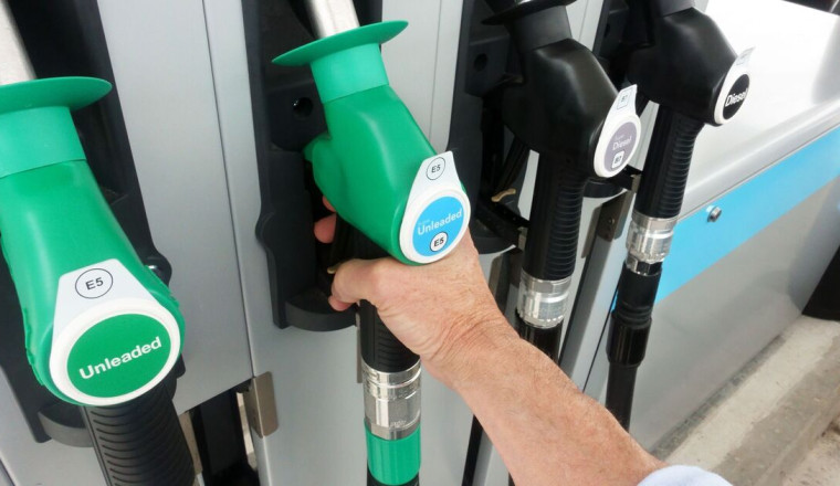 ‘I’m a car expert - this is why drivers should never fill up after 5pm'