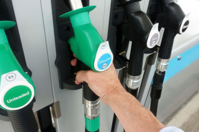 ‘I’m a car expert - this is why drivers should never fill up after 5pm'