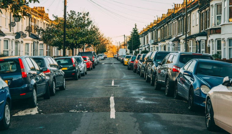Drivers told to park cars under street lights for one very important reason