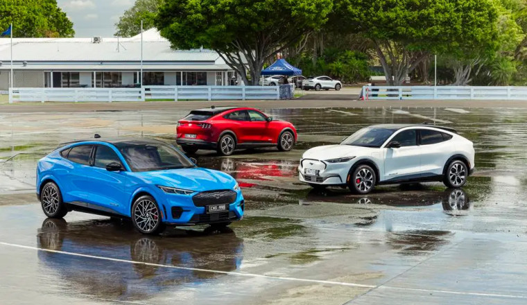 GAUK MotorBuzz: The Best of AI and Human Insight in Car Reviews