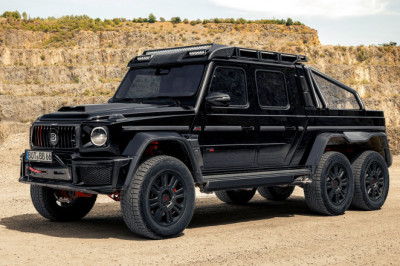 Stand back - Brabus XLP 800 6x6 coming through