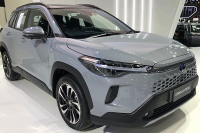 2025 Toyota Corolla Cross Review: Practicality, Efficiency, and Hybrid Power in a Versatile SUV
