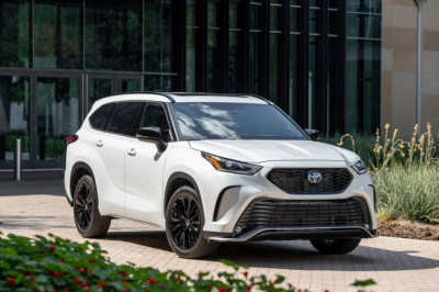 2025 Toyota Highlander Review: Family-Focused Utility Meets Efficiency, Safety, and Modern Technology