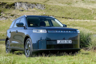 Jaecoo 5 Range Rover Evoque lookalike goes ELECTRIC with the new Jaecoo E5