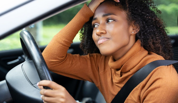 Motorists risk £200 fine and 6 points for behaviour commonly seen at traffic lights
