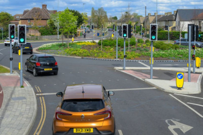 Driver's roundabout 'loophole' cuts traffic queues but people point out wrong issue