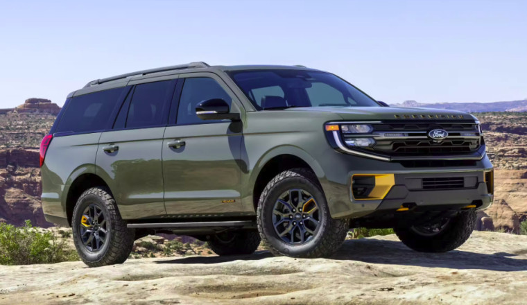 2025 Ford Expedition Review: Traditional American Full-Size SUV with Modern Features