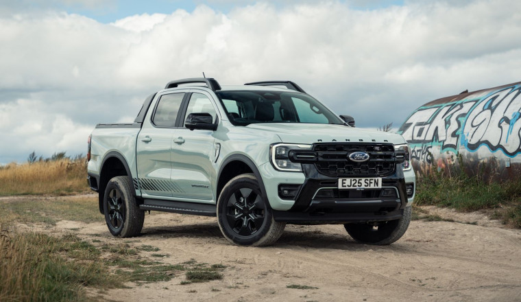 2025 Ford Ranger PHEV Stormtrak | UK Review