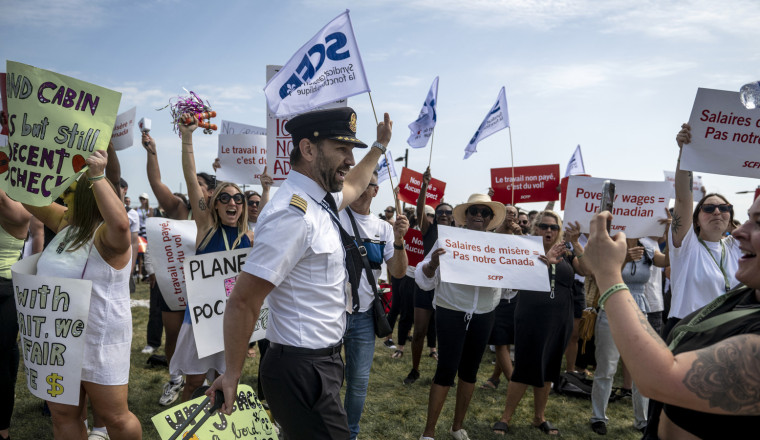 Striking Air Canada Flight Attendants' Union Told Labor Relations Board To Suck It And Reached A Deal Anyway
