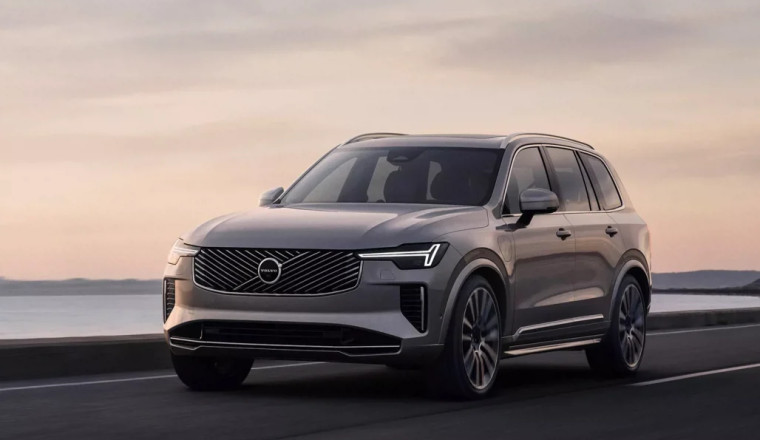 2025 Volvo XC90 Review: Scandinavian Luxury Meets Modern Electrification