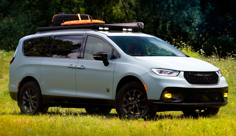 Chrysler's Overlanding Van Concept Has the Coolest Badge Ever