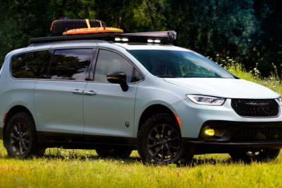 Chrysler's Overlanding Van Concept Has the Coolest Badge Ever