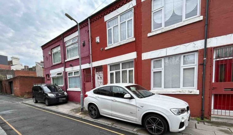Drivers warned to park car in garage amid 'UK car cannibalism epidemic'