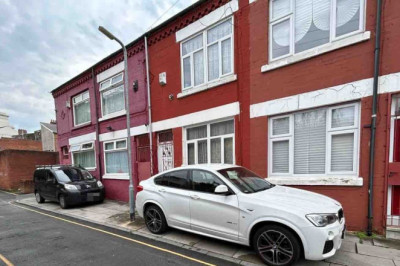 Drivers warned to park car in garage amid 'UK car cannibalism epidemic'