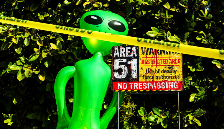 A Controversial Harvard Scientist Has Doubled-Down On Claims That A Mysterious Space Object Could Be An Alien UFO