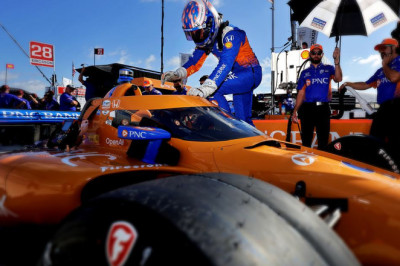 Dixon Tops Final Practice as Malukas and Siegel Show Speed at Milwaukee Mile