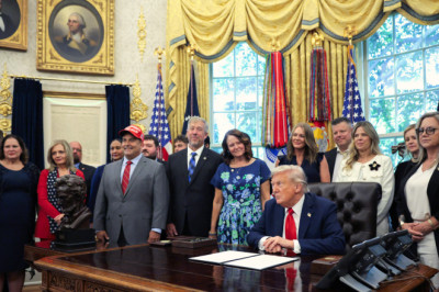 Trump Thinks Thieves Are Ripping Off Trunk Lids And Car Doors To Steal Radios