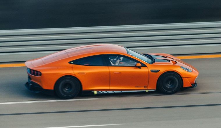 Mercedes-Benz sets new world record for most miles covered in a day by an electric car