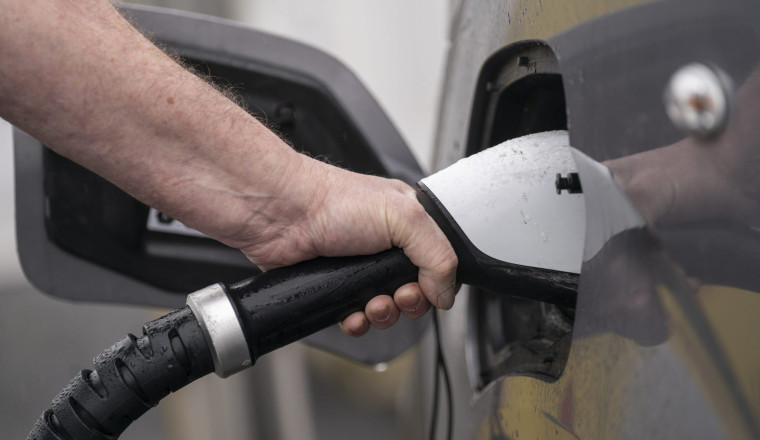 Scottish Government sets up new EV grant to support households without off-street parking