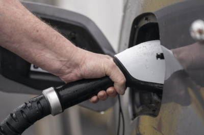 Scottish Government sets up new EV grant to support households without off-street parking