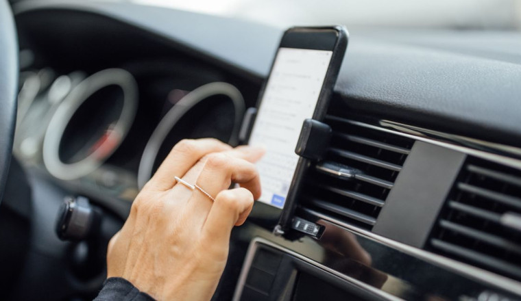 UK drivers told do not touch phones 3pm next Sunday regardless of temptation