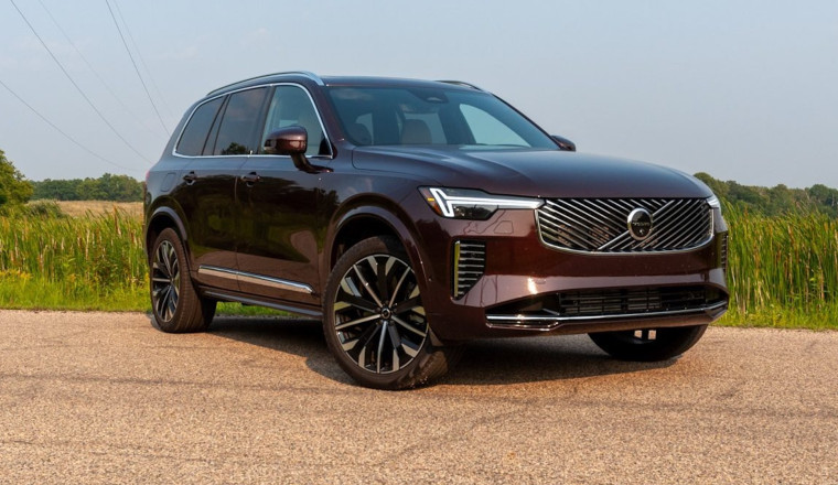 2025.5 Volvo XC90 T8 Review: The Most Elegant Way to Carry a Twin Mattress