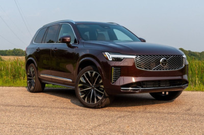 2025.5 Volvo XC90 T8 Review: The Most Elegant Way to Carry a Twin Mattress