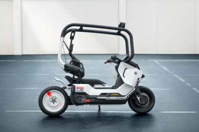 BMW Added A Cage To The CE 04 So You Can Fall Over In Helmet-Free Peace