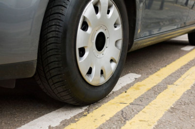 Blue badge holders issued warning over parking on yellow lines