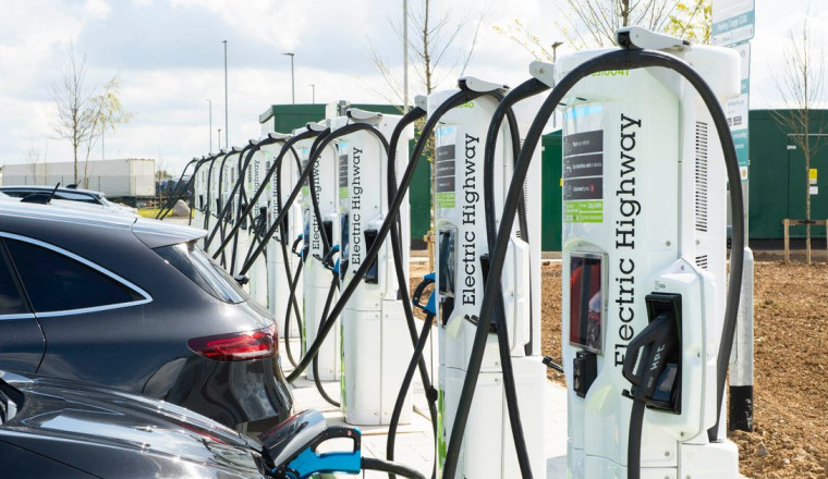 Electric car battery 'nearly halves when driving during heatwaves' new study finds