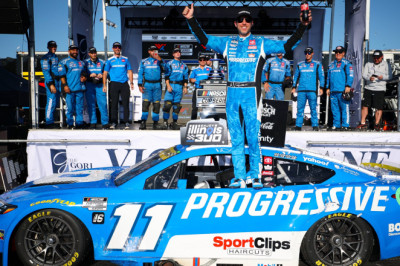 Denny Hamlin agitates NASCAR fans in St. Louis (Video)