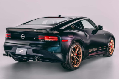 The GT-R May Be Dead, But the Z Keeps Its Best Paint Job Alive