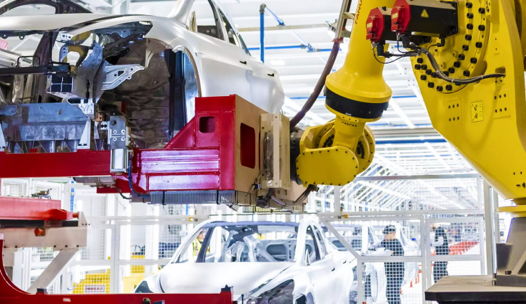 Musk’s Tesla Accused Of Replacing Thousands Of US Workers With Low-Cost Visa Labor