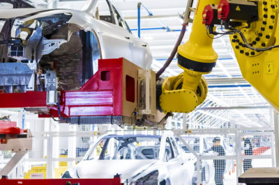 Musk’s Tesla Accused Of Replacing Thousands Of US Workers With Low-Cost Visa Labor